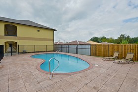 Americas Best Value Inn & Suites - Lake Charles / I-210 Exit 11