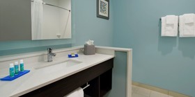 Holiday Inn Express & Suites Lake Charles South Casino Area