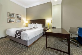 La Quinta Inn & Suites by Wyndham Lake Charles Casino Area