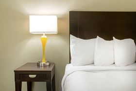 La Quinta Inn & Suites by Wyndham Lake Charles Casino Area