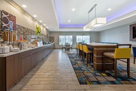 La Quinta Inn & Suites by Wyndham Lake Charles Casino Area