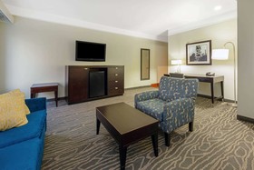 La Quinta Inn & Suites by Wyndham Lake Charles Casino Area