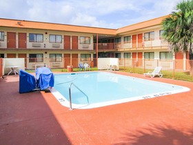 Rodeway Inn & Suites