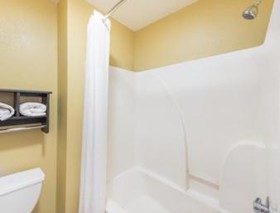 Super 8 by Wyndham Lake Charles Northeast