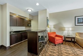 La Quinta Inn & Suites by Wyndham Leesville Ft. Polk