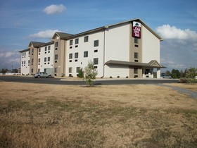 Travelodge by Wyndham Livonia