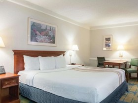 La Quinta Inn by Wyndham New Orleans Veterans / Metairie