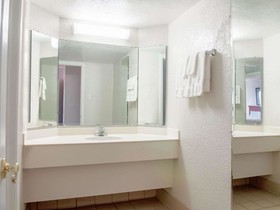 La Quinta Inn by Wyndham New Orleans Veterans / Metairie