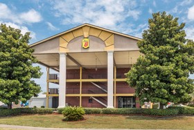 Super 8 by Wyndham Metairie