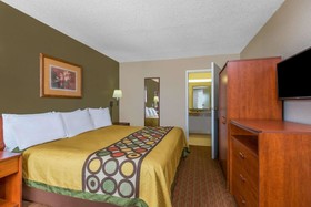 Super 8 by Wyndham Metairie
