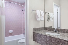Super 8 by Wyndham Metairie