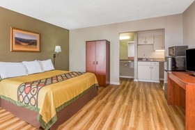 Super 8 by Wyndham Metairie