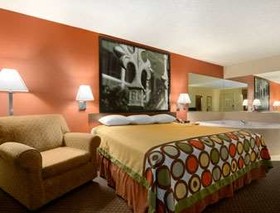 Super 8 by Wyndham Monroe