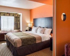Econo Lodge Inn & Suites