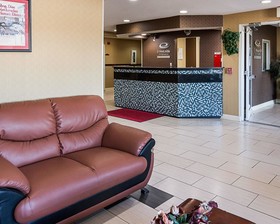 Econo Lodge Inn & Suites