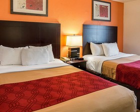 Econo Lodge Inn & Suites