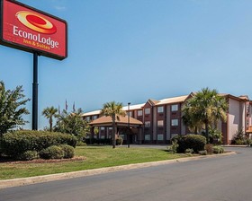 Econo Lodge Inn & Suites