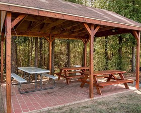 Econo Lodge Inn & Suites