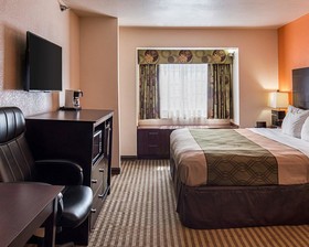 Econo Lodge Inn & Suites
