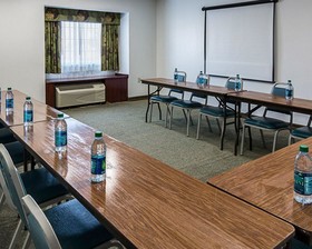 Econo Lodge Inn & Suites