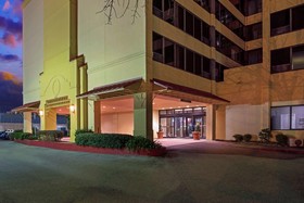 La Quinta Inn & Suites by Wyndham New Orleans Airport