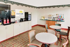 Days Inn & Suites by Wyndham Opelousas