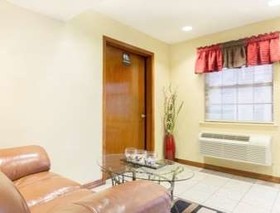 Super 8 by Wyndham Ruston