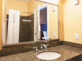La Quinta Inn & Suites by Wyndham Slidell North Shore
