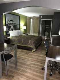 Super 8 by Wyndham Slidell
