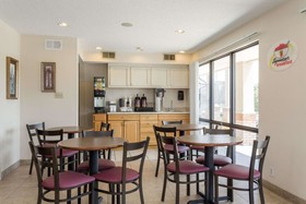 Super 8 by Wyndham Slidell