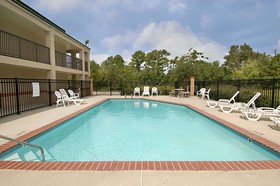 Super 8 by Wyndham Slidell