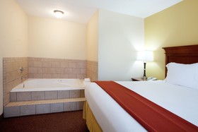 Holiday Inn Express & Suites Sulphur (Lake Charles)