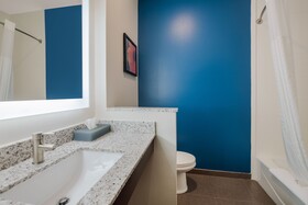 La Quinta Inn & Suites by Wyndham Sulphur