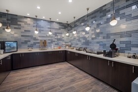 La Quinta Inn & Suites by Wyndham Sulphur