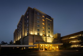 Hollywood Casino Hotel & Raceway