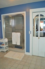 Heathwood Inn & Suites