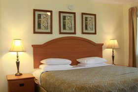 Beach Cove Waterfront Inn