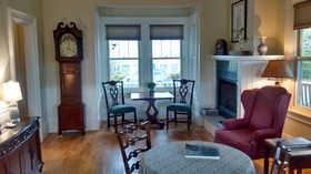 Harbor House Inn