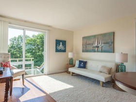 Harbor House Inn