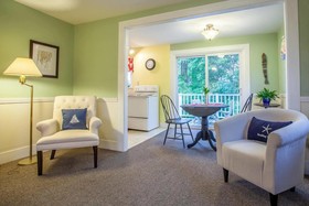 Harbor House Inn