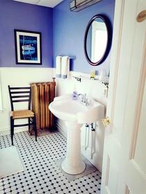 Harbor House Inn