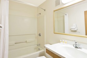 Days Inn by Wyndham Brunswick Bath Area