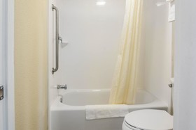 Econo Lodge Freeport
