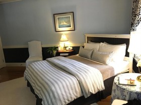 PineCrest Inn