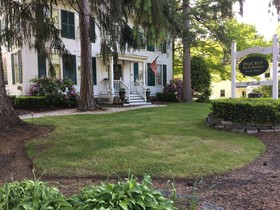 PineCrest Inn