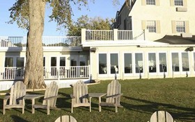 The Breakwater Inn & Spa