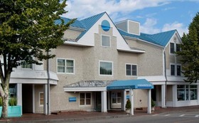 The Breakwater Inn & Spa