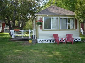 Bay Leaf Cottages & Bistro