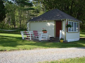 Bay Leaf Cottages & Bistro