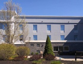 Hampton Inn & Suites